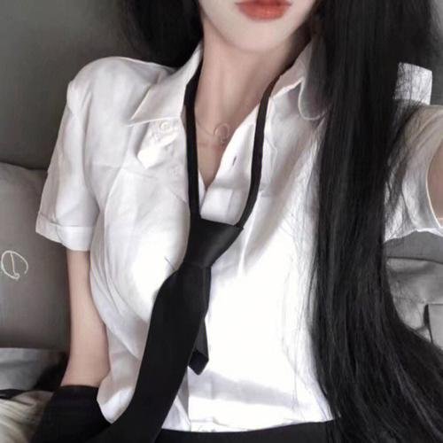 心不在焉的服务生